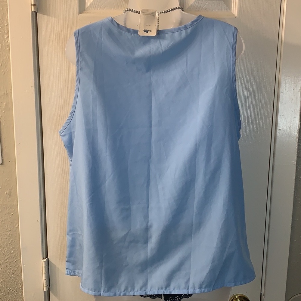 SLEEVELESS TOP BUNDLE (3) - Picture 3 of 11